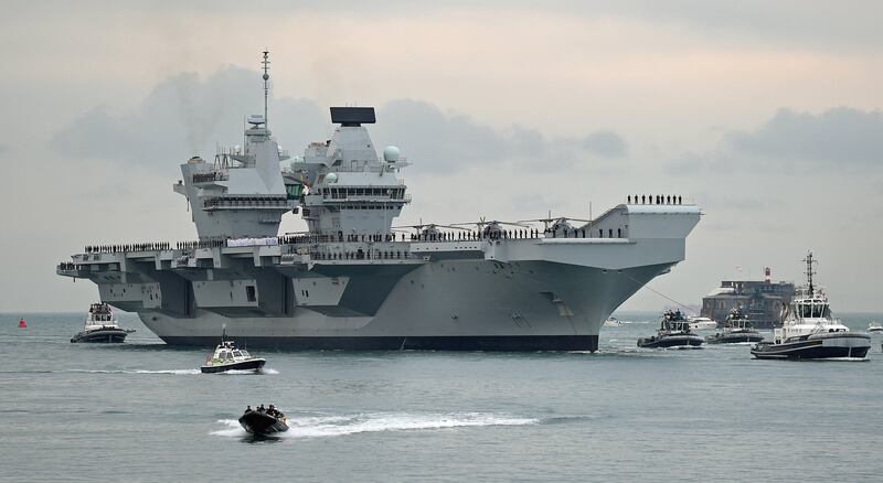epa06146748 The British Royal Navy's new flagship, the three billon British Pounds aircraft carrier 'HMS Queen Elizabeth', arrives at her new home port of Portsmouth, Britain, 16 August 2017. The 65,000-tons, 280 meters (900 feet) long carrier that has been undergoing sea trials since setting sail in June from Rosyth dockyard in Fife, Scotland, is the biggest warship ever built in Britain.  EPA/GERRY PENNY