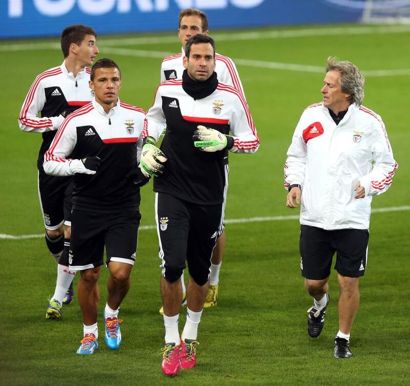 Benfica’s coach Jorge Jesus, right, runs along with the players during a training session. Virginie Lefour / AFP