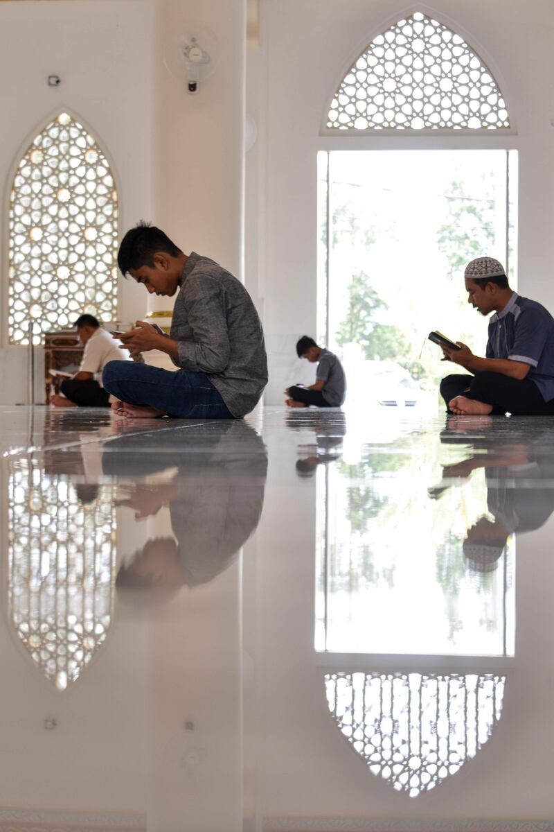 Indonesian Muslims read the Koran during the Islamic holy month of Ramadan at a mosque in Banda Aceh, Indonesia's Aceh province.  AFP