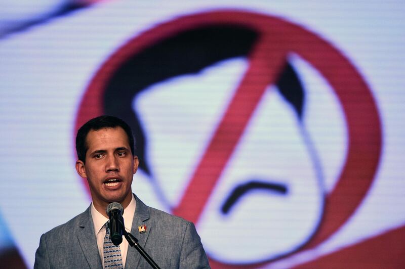 TOPSHOT - The president of Venezuela's National Assembly and self-proclaimed acting president Juan Guaido delivers a speech at the Central Universidy of Venezuela (UCV) in Caracas on February 8, 2019.  / AFP / Federico PARRA
