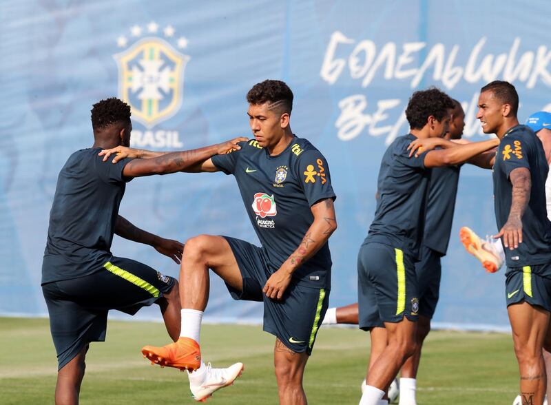 Roberto Firmino warms up. Mohamed Messara / EPA