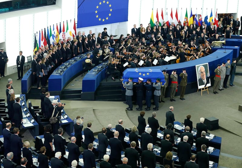 German soldiers carry the coffin of the  late former German Chancellor, Helmut Kohl, during of a memorial ceremony at the European Parliament in Strasbourg, France, July 1, 2017. REUTERS/Francois Lenoir