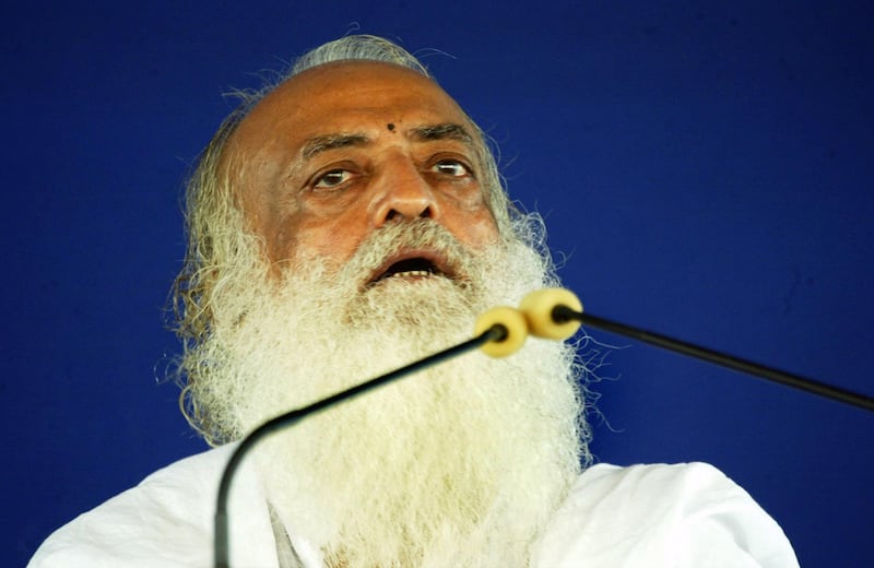 (FILES) In this file photo taken on July 18, 2008 Indian spiritual leader Asaram Bapu addresses supporters at the sect's ashram (Spiritual Centre) on the outskirts of Ahmedabad.
An Indian guru with millions of followers is in court in Jodhpur on April 25, 2018 accused of raping a teenage devotee on the pretext of ridding her of evil spirits. / AFP PHOTO / SAM PANTHAKY
