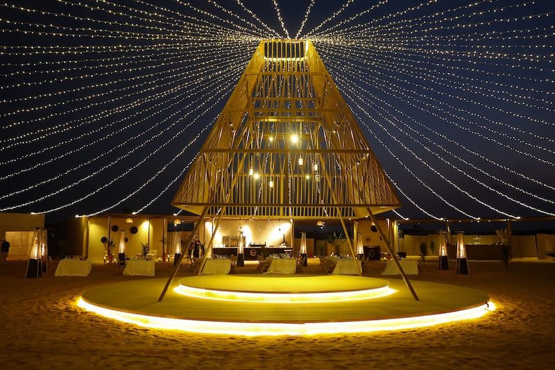 For a luxury experience, Sonara Camp offers a stunning dining experience on the dunes. Photo: Sonara Camp