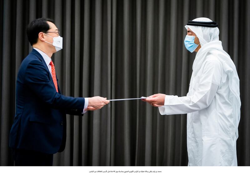 A letter is presented to Sheikh Abdullah bin Zayed, Minister of Foreign Affairs and International Cooperation, by Kim Gunn, Korean Deputy Foreign Minister for Political Affairs. Courtesy: Wam