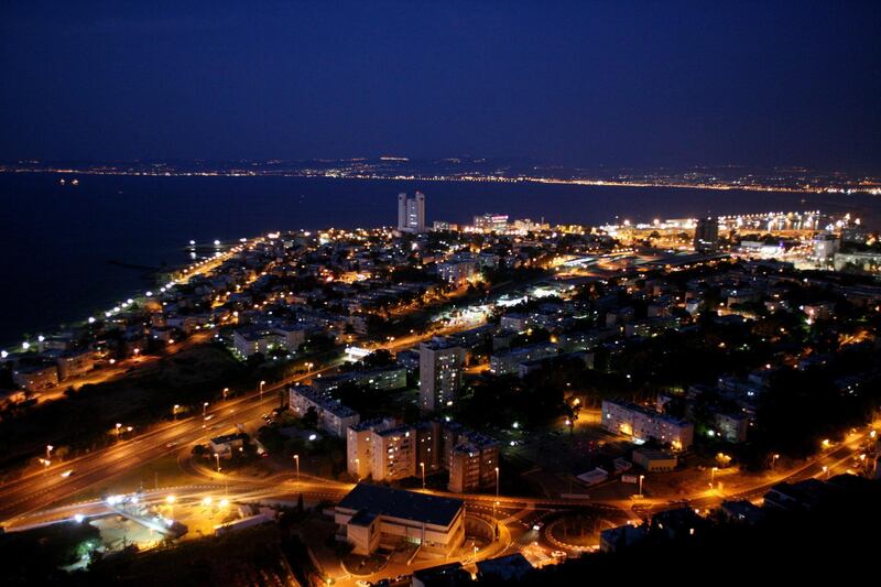 Haifa - May 5th  ,  2008 -A night view of Haifa  Northern israel  ( Andrew Parsons  /  The National ) *** Local Caption *** ap003-0505-haifa.jpg