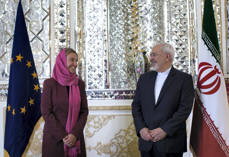 Iranian Foreign Minister Mohammad Javad Zarif (R) and EU foreign policy chief Federica Mogherini pose for a picture ahead of a joint news conference in the capital Tehran on July 28, 2015. Mogherini is in Tehran for talks on implementing this month's historic nuclear deal between Iran and the major powers. AFP PHOTO / BEHROUZ MEHRI (Photo by BEHROUZ MEHRI / AFP)