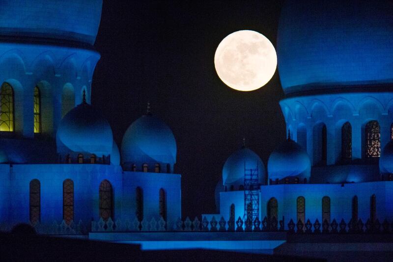 Abu Dhabi, United Arab Emirates, November 14, 2016:    The full super moon rises over the Sheikh Zayed Grand Mosque in Abu Dhabi on November 14, 2016. The moon is the closest its been to Earth since 1948. Christopher Pike / The National

Job ID:  N/A
Reporter:  N/A
Section: News
Keywords:  *** Local Caption ***  CP1114-na-supermoon01.JPG na15no-moon-abudhabi.jpg