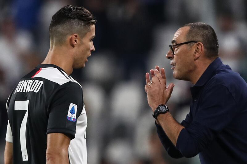 Juventus' Italian coach Maurizio Sarri gives instructions to Juventus' Portuguese forward Cristiano Ronaldo. AFP