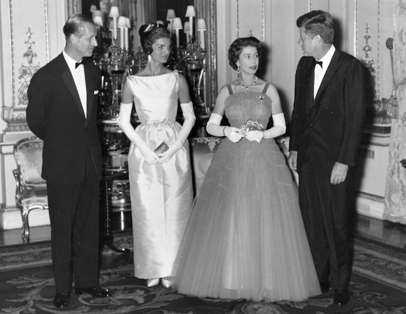 Prince Philip, Mrs. Jacqueline Kennedy, the Queen Elizabeth II and President John Fitzgerald Kennedy in the drawing room at Buckingham Palace after the Queen's dinner party. London. 1961. (Photo by: SeM/Universal Images Group via Getty Images)