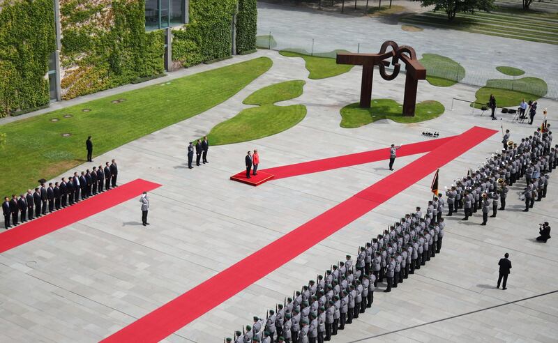 German chancellor Angela Merkel and Chinese premier Li Keqiang review the guard of honour at the chancellery in Berlin. Hannibal Hanschke / Reuters