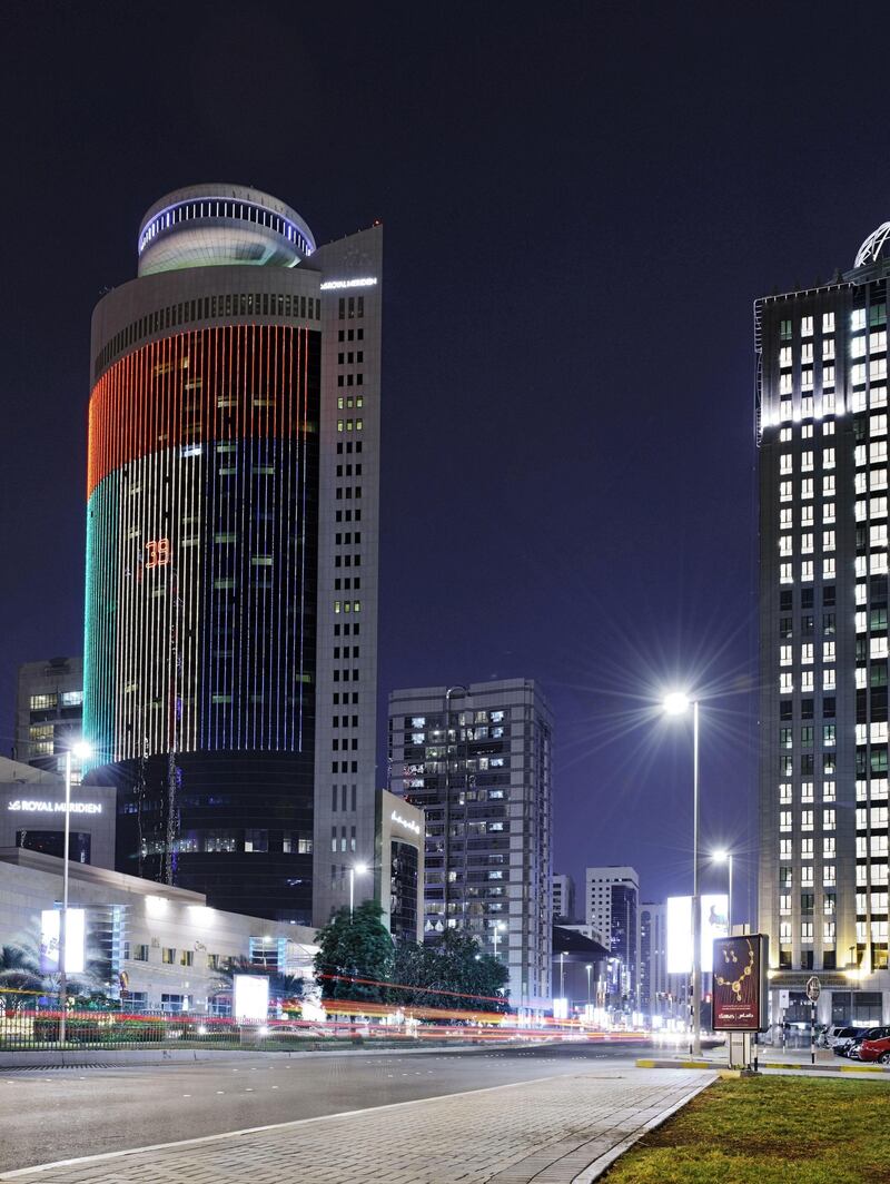 2B0Y419 Le Royal Meridien Hotel illuminated with LED lights, Abu Dhabi, United Arab Emirates,