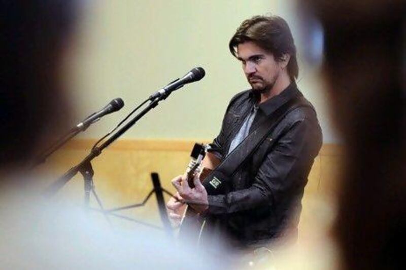 Colombian musician Juanes rehearses with the Youth Orchestra Los Angeles in Los Angeles, California. Joe Klamar / AFP
