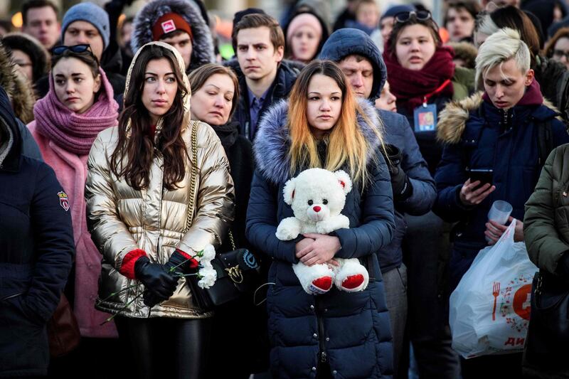 TOPSHOT - People with flowers and toys stand during an opposition gathering in tribute to the victims of a Siberian shopping mall fire at Pushkinskaya Square in downtown Moscow on March 27, 2018.
Angry Russians gathered in Moscow to blame the authorities and the Russian President for the huge mall fire that killed at least 64 people, including 41 children, who found themselves trapped in the inferno because of locked doors. / AFP PHOTO / Mladen ANTONOV
