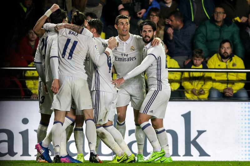 Real Madrid players celebrate. Biel Alino / AFP