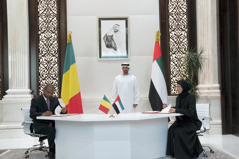 ABU DHABI, UNITED ARAB EMIRATES - May 20, 2019: HH Sheikh Mohamed bin Zayed Al Nahyan, Crown Prince of Abu Dhabi and Deputy Supreme Commander of the UAE Armed Forces (C), witnesses an MOU signing between HE Noura Mohamed Al Kaabi, UAE Minister of Culture and Knowledge Development (R) and HE Boubou Cisse, Prime Minister of Mali (L), at Al Bateen Palace.

( Mohamed Al Hammadi / Ministry of Presidential Affairs )
---