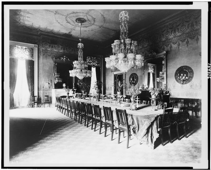The state dining room in the White House, photographed between 1889 and 1906. Heritage Images / Getty Images