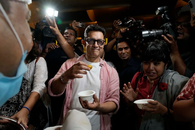 Khan eats panipuri at the trailer preview of 'Laal Singh Chaddha' in Mumbai. AP