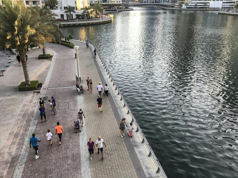 DUBAI, UNITED ARAB EMIRATES. 12 MAY 2020. Dubai residents exercise along the promenade in Dubai Marina (Photo: Antonie Robertson/The National) Journalist: None. Section: National.