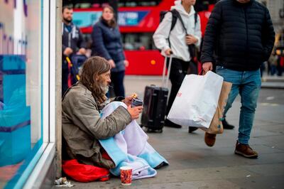 A homeless man, who has been rough sleeping for 5 years, begs in central London on November 8, 2019.  As record numbers of Britons flock to food banks and homelessness soars, for many people rampant poverty, not Brexit, is the main issue in next week's general election. - TO GO WITH AFP STORY BY ROLAND JACKSON
 / AFP / Tolga Akmen / TOLGA AKMEN / TO GO WITH AFP STORY BY ROLAND JACKSON
