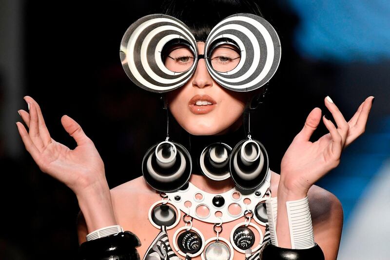 TOPSHOT - US model Anna Cleveland presents a creation by Jean-Paul Gaultier during the 2018 spring/summer Haute Couture collection fashion show on January 24, 2018 in Paris. / AFP PHOTO / BERTRAND GUAY