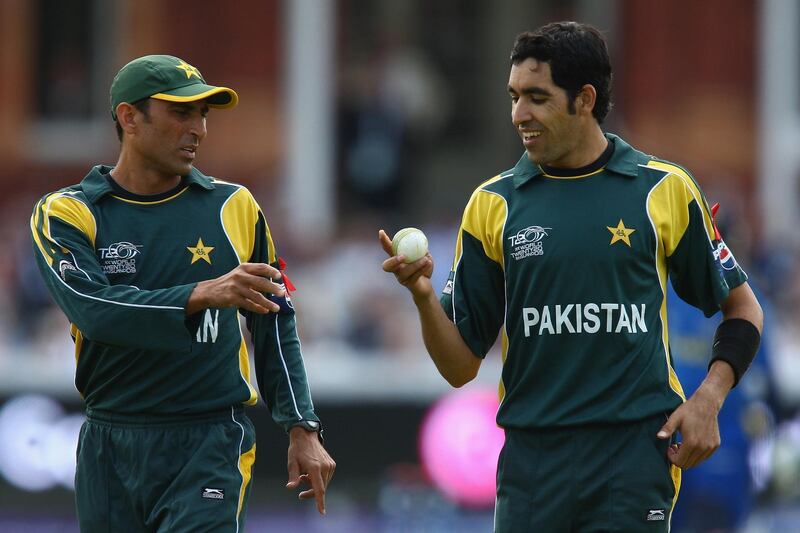 LONDON, ENGLAND - JUNE 21:  Younis Khan of Pakistan and Umar Gul (R) discuss the ball during the ICC World Twenty20 Final between Pakistan and Sri Lanka at Lord's on June 21, 2009 in London, England.  (Photo by Richard Heathcote/Getty Images)
