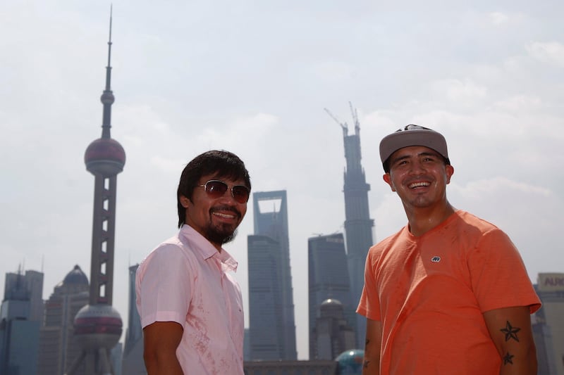 Filipino boxer Manny Pacquiao (L) and Brandon Rios of the U.S. pose before a news conference at The Bund, in front of the financial district of Shanghai July 31, 2013. Pacquiao will challenge Rios in a welterweight boxing match in Macau on November 24. REUTERS/Aly Song (CHINA - Tags: SPORT BOXING CITYSCAPE) *** Local Caption ***  SHA101_BOXING-_0731_11.JPG