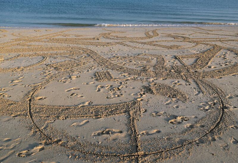 Dubai, United Arab Emirates - Reporter: N/A. Features. Sand artist Nathaniel Alapide draws murals on the beach using a rake in Jebel Ali. Tuesday, November 3rd, 2020. Dubai. Chris Whiteoak / The National

Please don't use for a standalone planned feature for early December