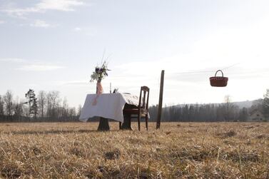 Food is delivered via a picnic basket. Courtesy Bord For En