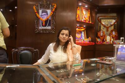 Tanya Rastogi, owner of Jugal Kishore shop attedning coustomer at her shop at Goel Market, Mahanagar in Lucknow, April 16, 2019. 
PHOTO : JITENDRA PRAKASH 