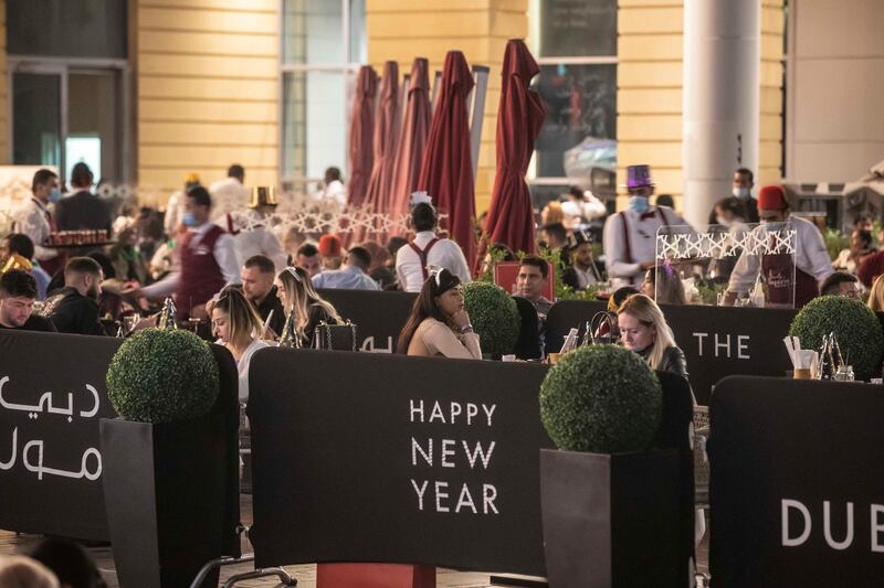 DUBAI UNITED ARAB EMIRATES. 31. DECEMBER 2020. People enjoying dinner (where masks are not required at their tables) and the festive energy in Downtown Dubaia round the Dubai Fountain ahead of the New Years Eve 2021 light show. (Photo: Antonie Robertson/The National) Journalist: None. Section: National.