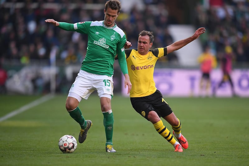 BREMEN, GERMANY - MAY 04: Sebastian Langkamp (L) of SV Werder Bremen challenges for the ball with Mario Goetze (R) of Borussia Dortmund during the Bundesliga match between SV Werder Bremen and Borussia Dortmund at Weserstadion on May 04, 2019 in Bremen, Germany. (Photo by Oliver Hardt/Bongarts/Getty Images)