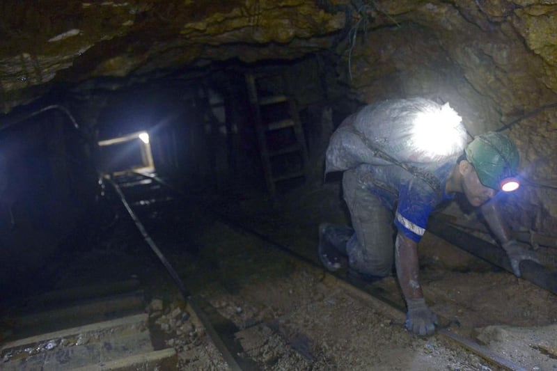 Many amateur miners test their luck searching for gold as a source of extra income in the hopes of improving their living conditions. Colombia has more than 14,350 mines, more than half of which operate without proper permits. Raul Arboleda / AFP