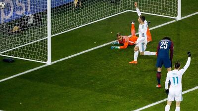 Real Madrid's players celebrate after Casemiro scores against Paris Saint Germain in Paris. Etienne Laurent / EPA