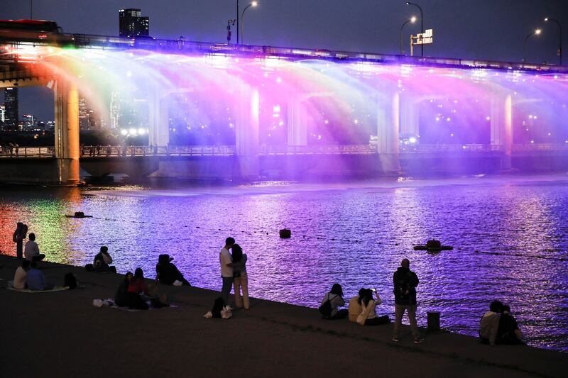 Banpo Rainbow Bridge over Han river in Seoul, South Korea. Bloomberg