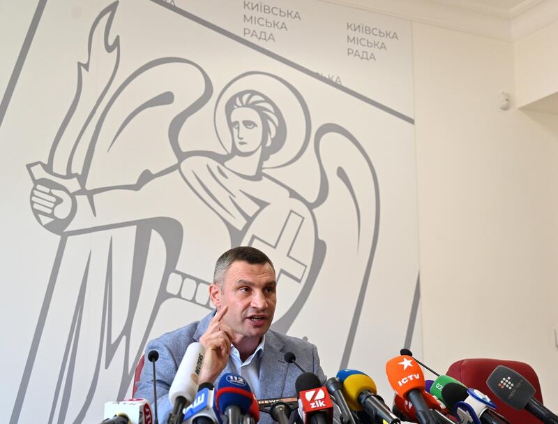 Kiev's Mayor, former boxing heavyweight World champion, Vitali Klitschko speaks in front of the city emblem during his press-conference in Kiev on July 26, 2019. - Kyiv Mayor Vitali Klitschko is outraged by the plans of the office of the President of Ukraine Vladimir Zelensky to delimit the powers of the mayor and head of the Kyiv City State Administration. “This is about curtailing the reform of decentralization. I said that the separation of posts and the introduction of dual power in the capital is unconstitutional”, Klitschko said. (Photo by Sergei SUPINSKY / AFP)