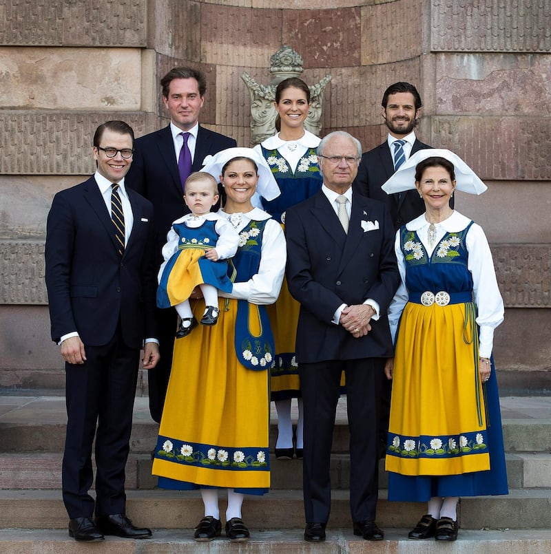 The Swedish Royal family (L-R) Prince Daniel, Chris O'Neill, Princess Estelle, Crown Princess Victoria, Princess Madeleine, King Carl Gustaf, Prince Carl Philip and Queen Silvia pose for a family photo during the Swedish National Day celebrations at the Royal Palace in Stockholm, Sweden, on June 6, 2013.  AFP PHOTO / MAJA SUSLIN /SCANPIX SWEDEN /SWEDEN OUT (Photo by MAJA SUSLIN / SCANPIX SWEDEN / AFP)