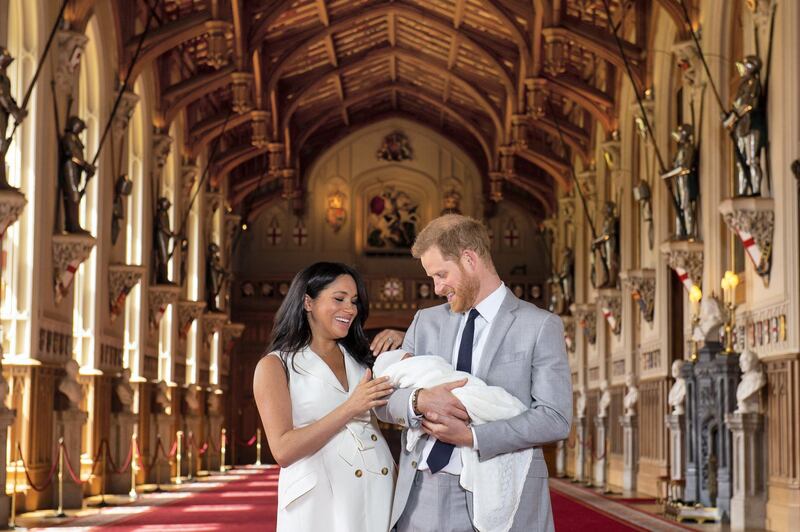 WINDSOR, ENGLAND - MAY 08: Prince Harry, Duke of Sussex and Meghan, Duchess of Sussex, pose with their newborn son Archie Harrison Mountbatten-Windsor during a photocall in St George's Hall at Windsor Castle on May 8, 2019 in Windsor, England. The Duchess of Sussex gave birth at 05:26 on Monday 06 May, 2019. (Photo by Dominic Lipinski - WPA Pool/Getty Images)