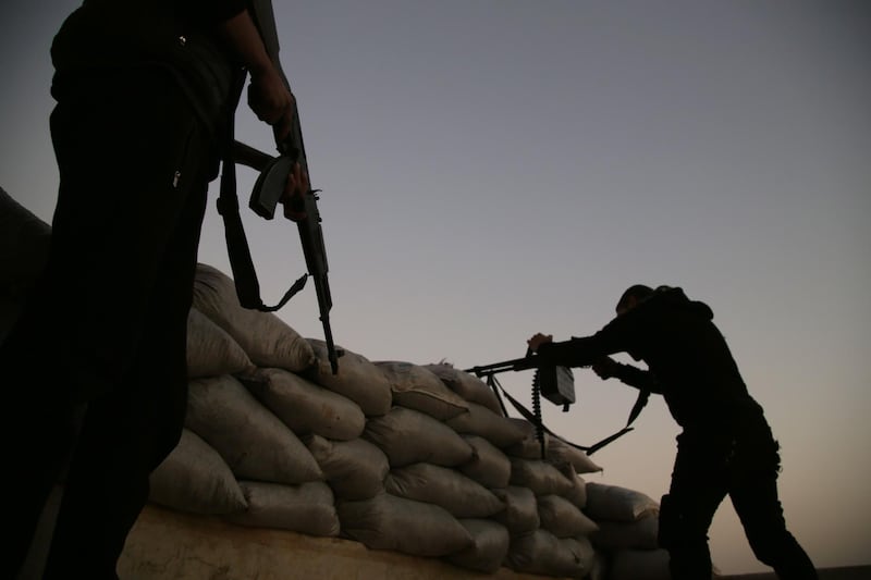 TOPSHOT - Turkish-backed Syrian fighters take up an armed position with sandbags along the frontline with SDF forces near the village of Kiridiyah, about 30 kilometres west of the northern town of Manbij, on January 15, 2019.  / AFP / Bakr ALKASEM
