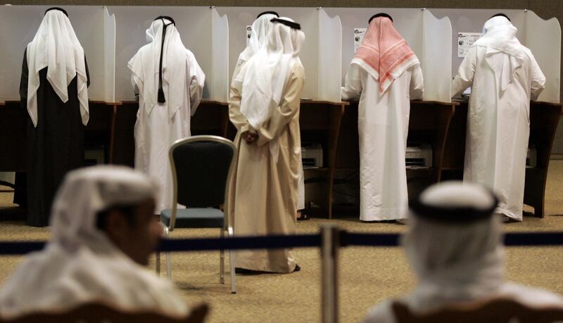 Emiratis cast their vote at a polling station in Dubai, 18 December 2006. The second phase of indirect elections to an advisory council got under way in the United Arab Emirates today, two days after a woman was voted into office in the first ever national polls in the Gulf country. AFP PHOTO/KARIM SAHIB (Photo by KARIM SAHIB / AFP)