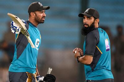 Pakistan's Wahab Riaz (L) chats with team head coach Misbah-ul Haq during a practice session at the National Cricket Stadium in Karachi on September 29, 2019. Sri Lanka will play 2nd one-day international against Pakistan on September 30. / AFP / ASIF HASSAN
