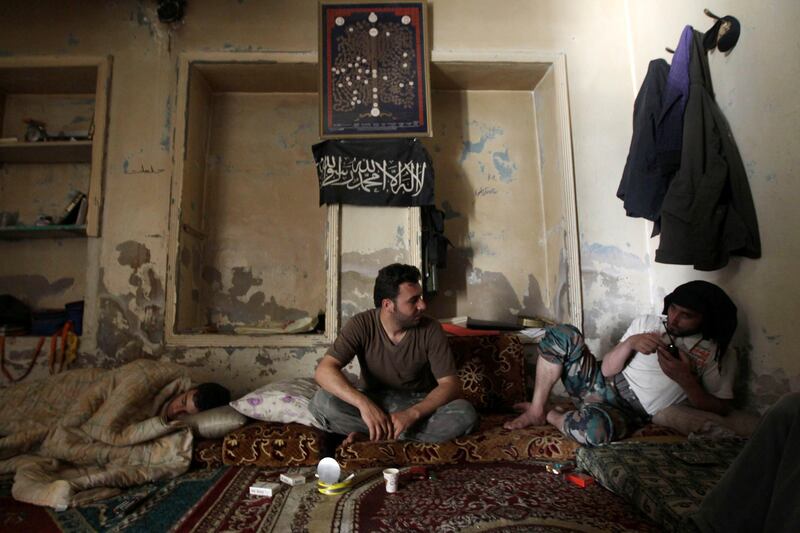 Free Syrian Army fighters rest at their base in Aleppo's Karm al-Jabal district, June 2, 2013. REUTERS/Muzaffar Salman (SYRIA - Tags: CIVIL UNREST) *** Local Caption ***  SYR07_SYRIA-CRISIS-_0602_11.JPG