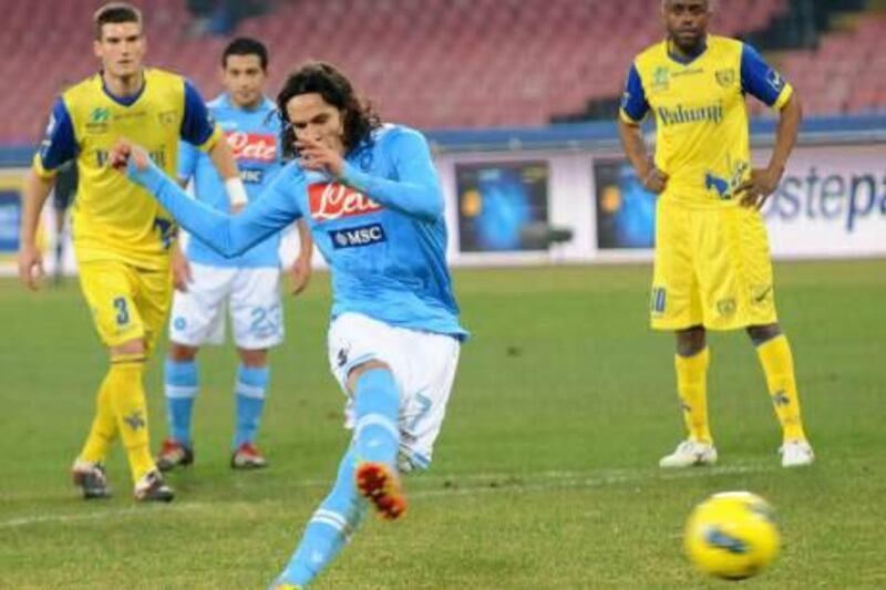 Edinson Cavani scores a penalty against Chievo.