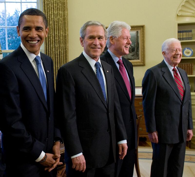 US President George W. Bush (2nd L) stands with President-elect Barack Obama (L), former President Bill Clinton (2nd R) and former President Jimmy Carter (R) in the Oval Office of the White House in Washington, DC, on January 7, 2009. Bush, acting on a suggestion by Obama, invited the former Presidents and President-elect for lunch, the first time since 1981 that all living presidents have been together at the White House. AFP PHOTO / Saul LOEB (Photo by SAUL LOEB / AFP)