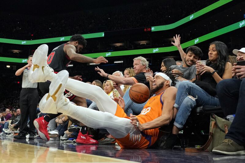 JaVale McGee of Phoenix Suns falls while trying to save a ball from going out of bounds against the Chicago Bulls at the Footprint Centre. Reuters