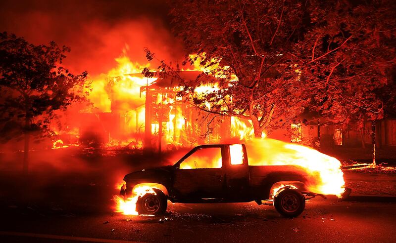 Coffey Park homes burn burning. Kent Porter / The Press Democrat via AP