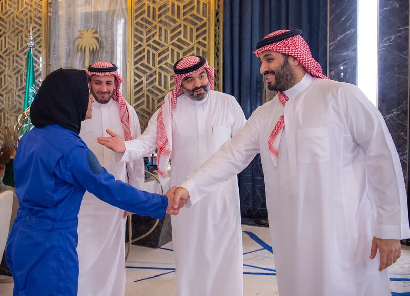 Rayyanah Barnawi shakes hands with Crown Prince Mohammed bin Salman. Photo: Rayyanah Barnawi Twitter
