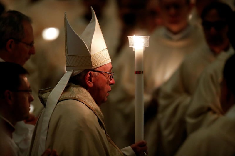 Pope Francis holds a candle as he arrives to lead a Holy? Mass during the 23rd World Day For Consecrated Life in Saint Peter's Basilica at the Vatican, February 2, 2019. REUTERS/Remo Casilli     TPX IMAGES OF THE DAY