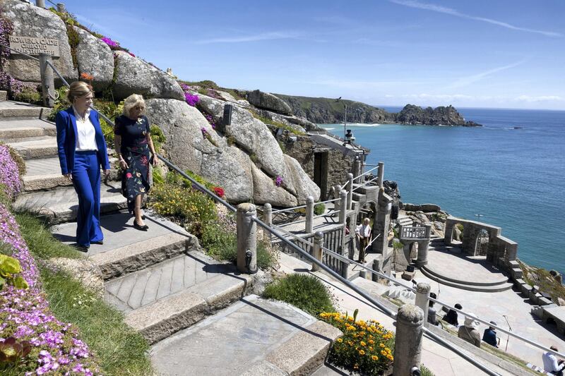 Porthcurno, United Kingdom. Prime Ministers wife Carrie Johnson and US First Lady Dr Jill Biden walk to watch a performance of ‘Ocean World’ at the Minack Theatre. Photo: Simon Dawson / No 10 Downing Street