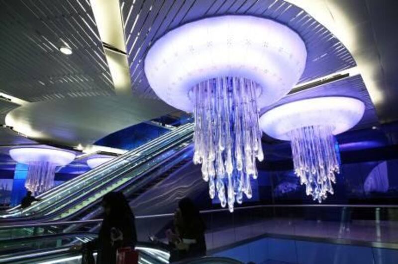 DUBAI. 10th September 2009. DUBAI METRO OPENING. Dramatic chandeliers  at the Khalid Bin Al Waleed Dubai Metro Station yesterday(thurs)   Stephen Lock  /  The National *** Local Caption ***  SL-opening-020.jpg
